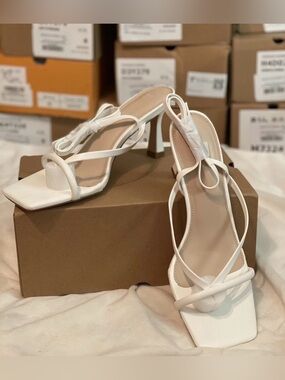 White/Ivory Strappy Square-Toe Women’s Heeled Sandals Size 9 NIB
